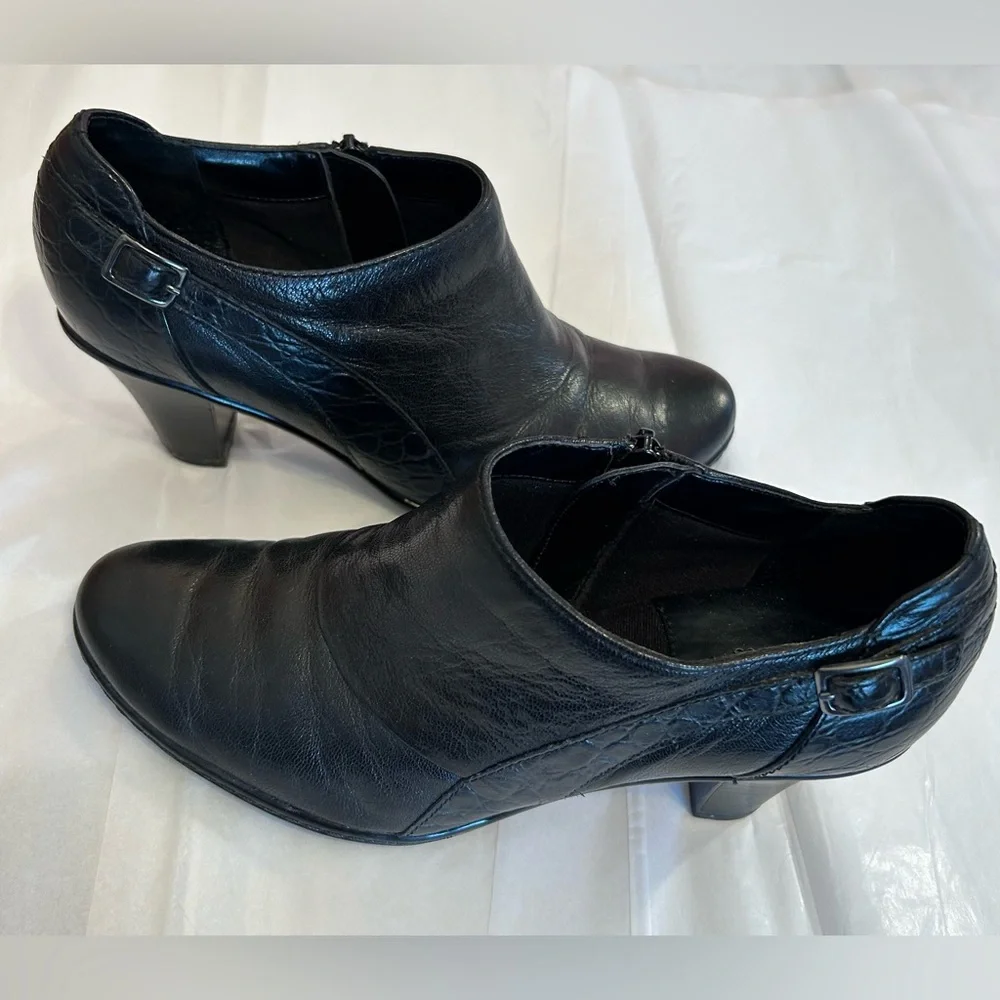 Clarks Ankle Boots Booties Womens 6.5 Black Pre Owned